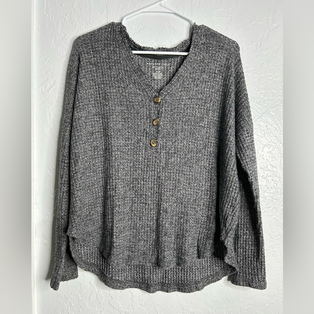 American Eagle Small Gray Waffle Knit Henley Sweater — Soft & Cozy